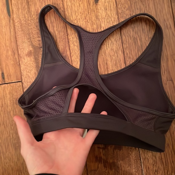 Womens sports bra, NEVER WORN. - Picture 3 of 4